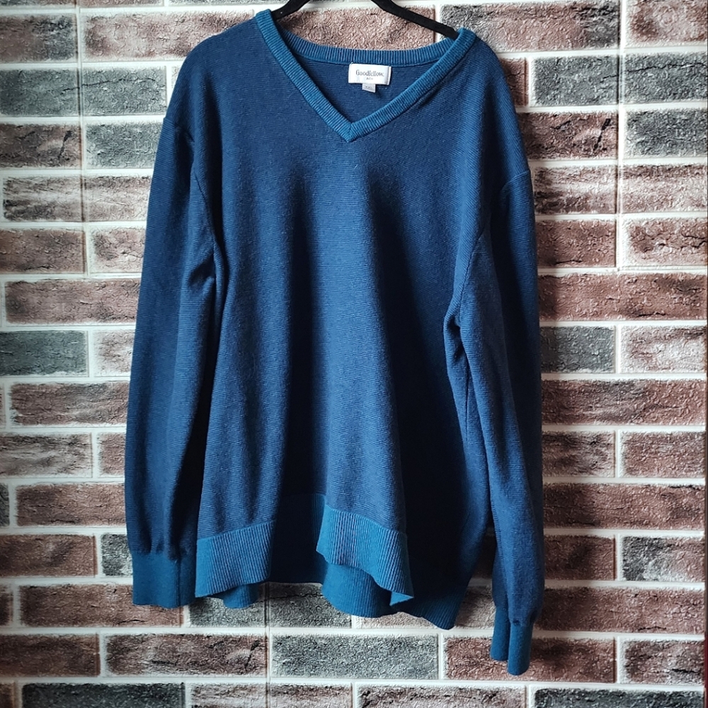 Men's V-neck Sweater